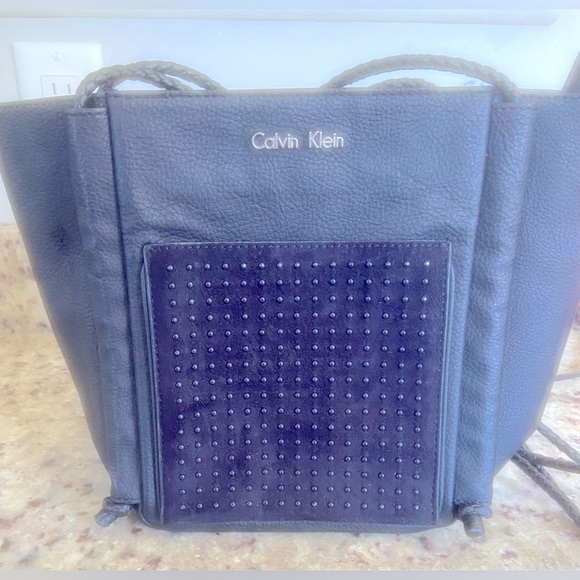 Calvin Klein small bucket/ crossbody bag. Black - Picture 1 of 10